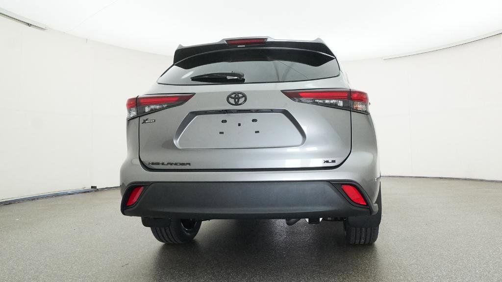 Thumbnail: 2025 Toyota Highlander - 14