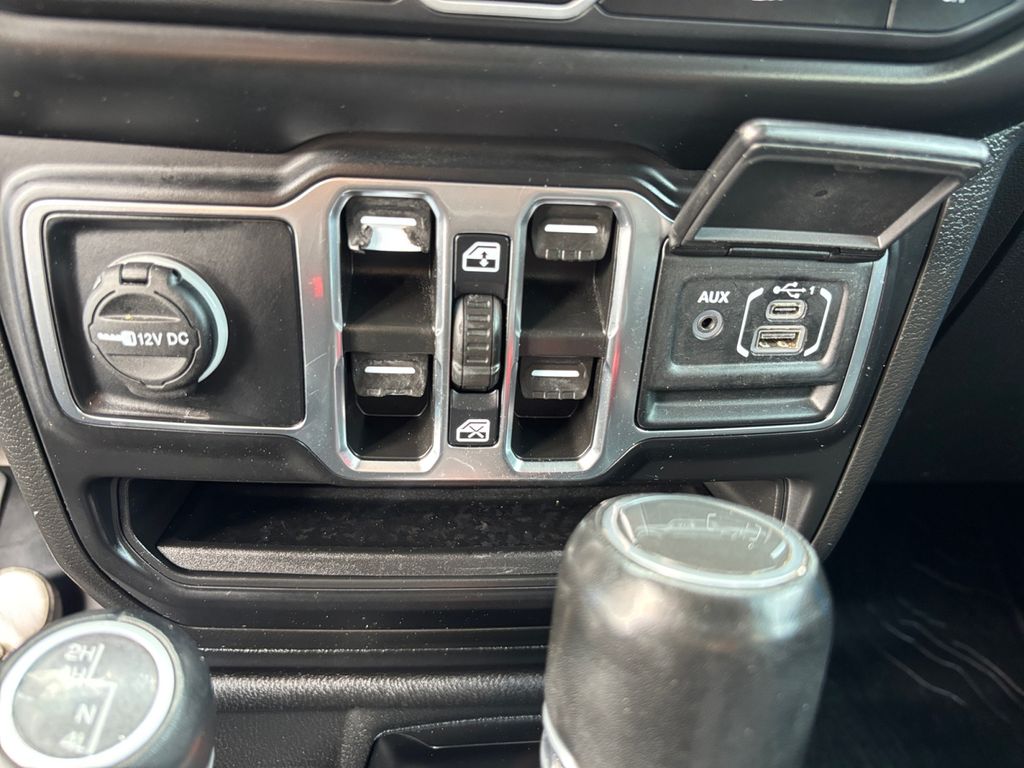 Used Car 2022 Jeep Gladiator  Overland For Sale Under $30,000 In Austin, Texas