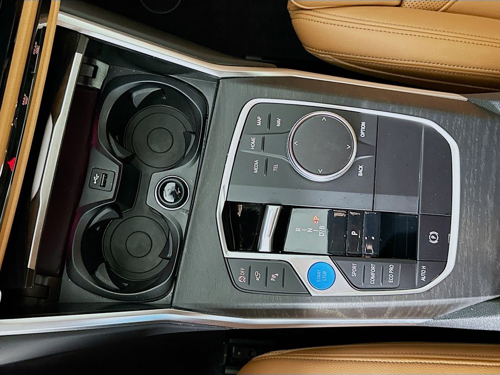 Thumbnail: 2023 BMW i4 - 17
