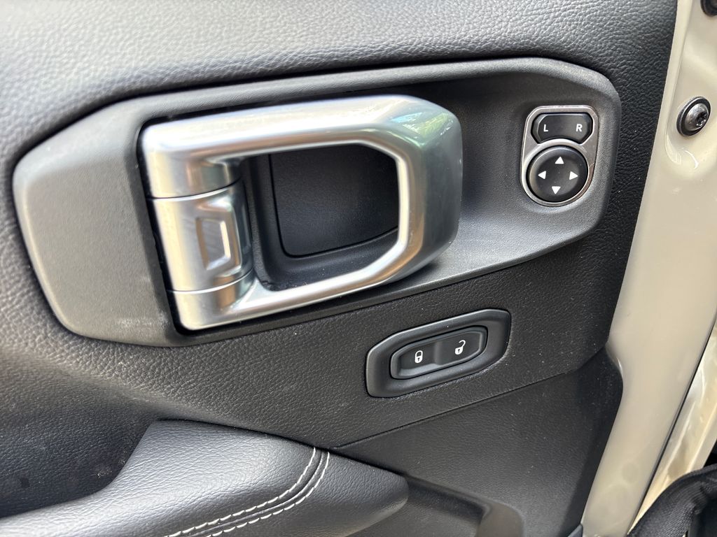 Used 2022 Beige Jeep Rubicon image 17