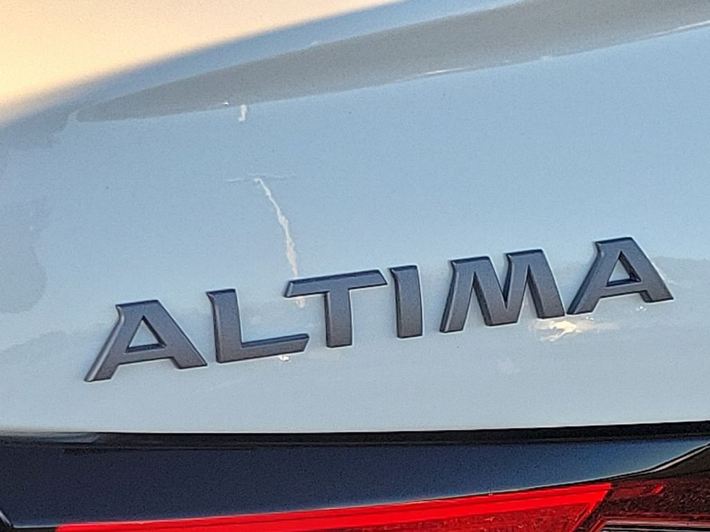 2025 Nissan Altima SR 5