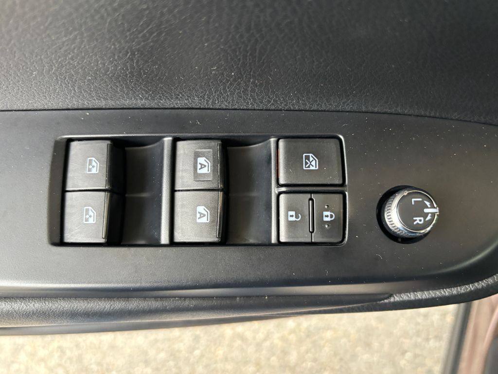 Thumbnail: 2019 Toyota Highlander - 29