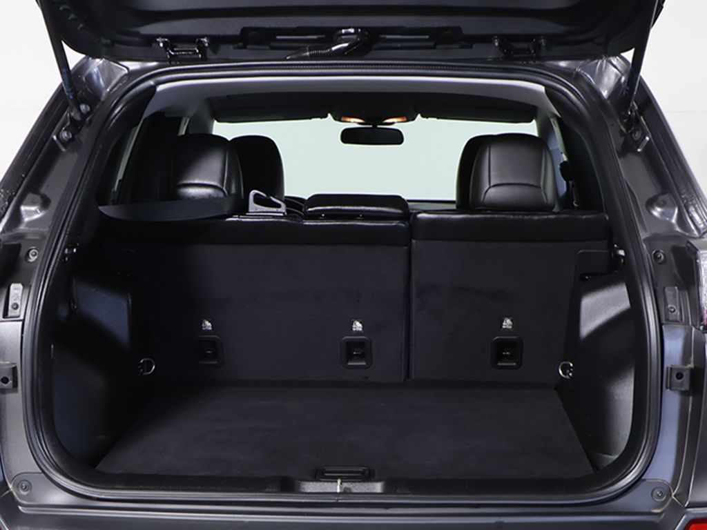 Used 2019 Gray Jeep Latitude Plus image 13