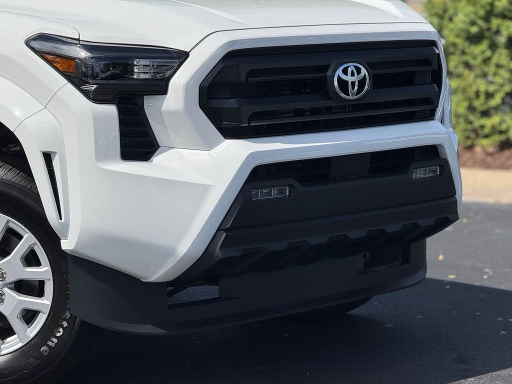 2025 Toyota Tacoma SR5 Double Cab photo 4