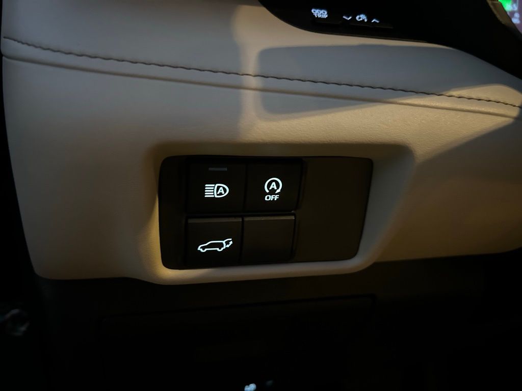 Thumbnail: 2023 Toyota Highlander - 19