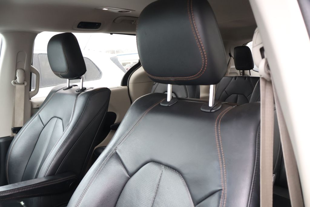 Thumbnail: 2017 Chrysler Pacifica - 13