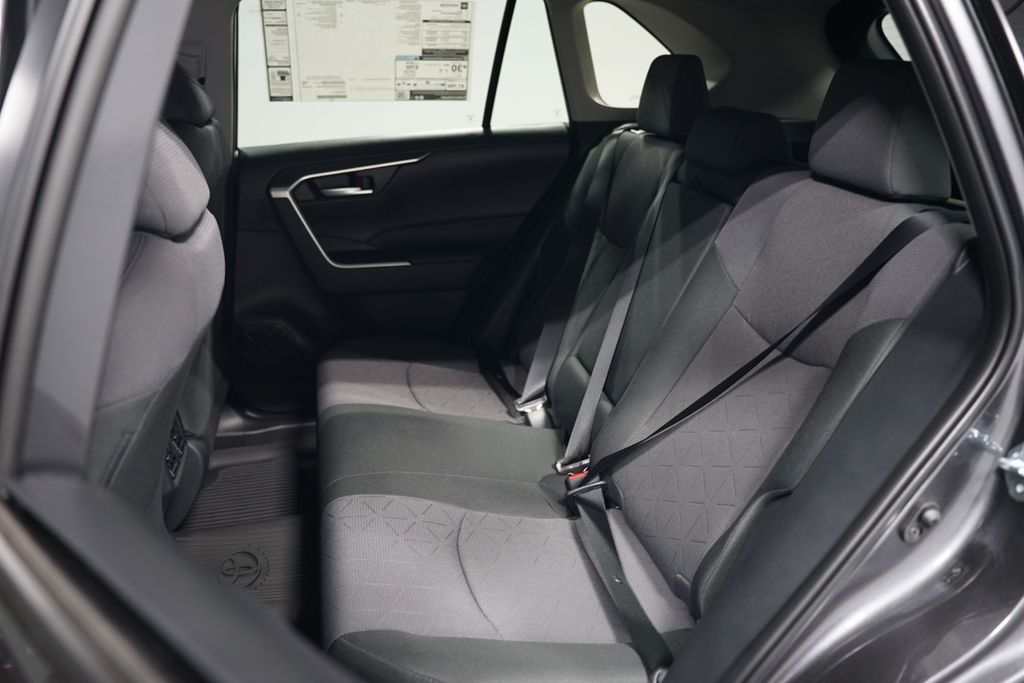 2025 Toyota RAV4 XLE 29