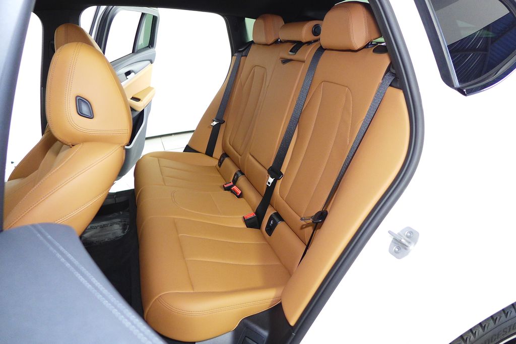 Thumbnail: 2025 BMW X4 - 21