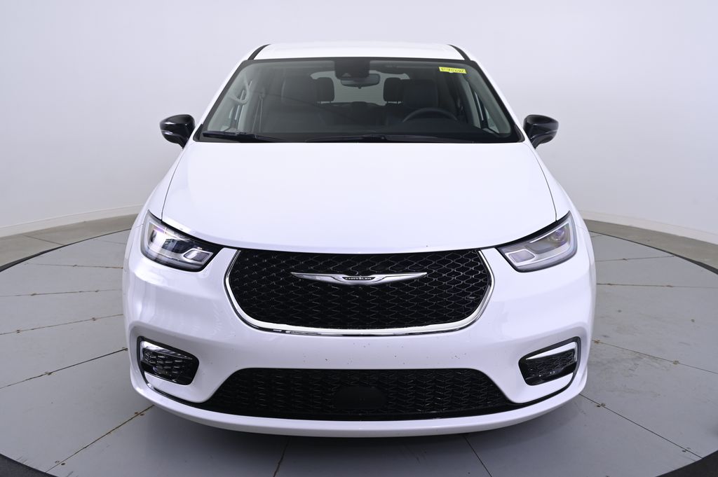 Thumbnail: 2024 Chrysler Pacifica - 10