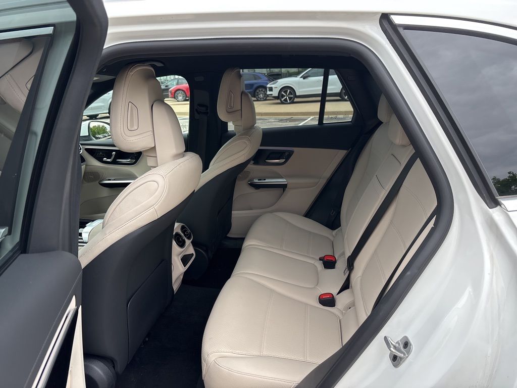 2025 Mercedes-Benz GLC GLC 350e photo