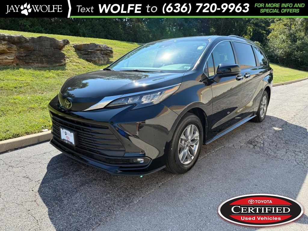 Midnight Black Metallic 2026 Toyota Sienna Minivan Front-Wheel Drive Continuously Variable Transmission