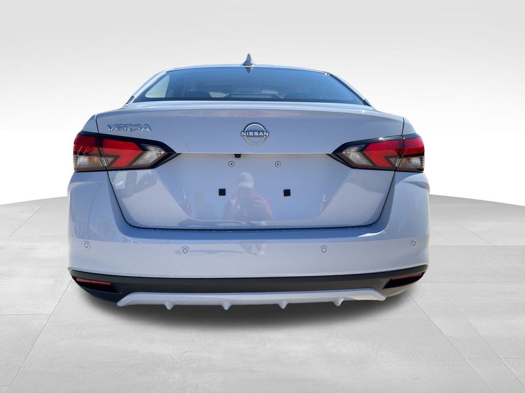 2025 Gray Sky Pearl Nissan Versa 1.6 SV FWD Sedan