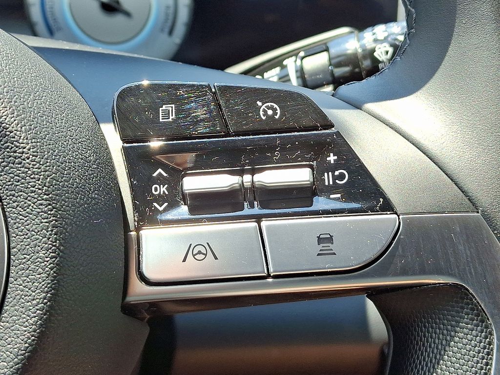 Thumbnail: 2023 Hyundai Elantra - 23