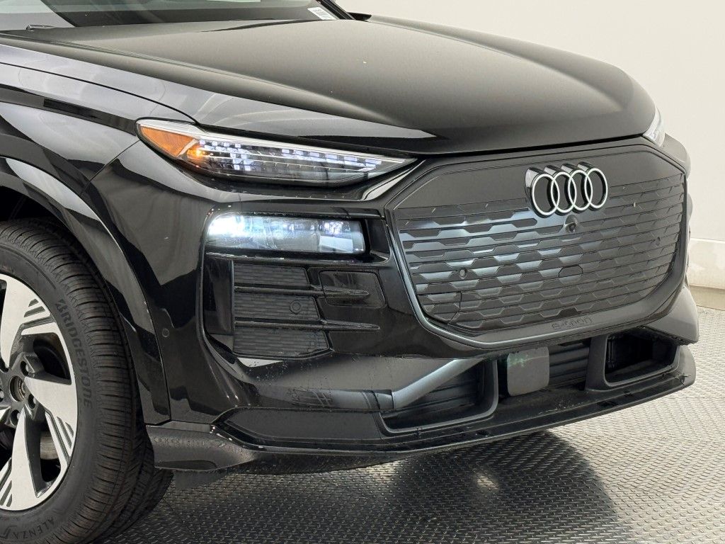 2025 Audi e-tron Premium 2