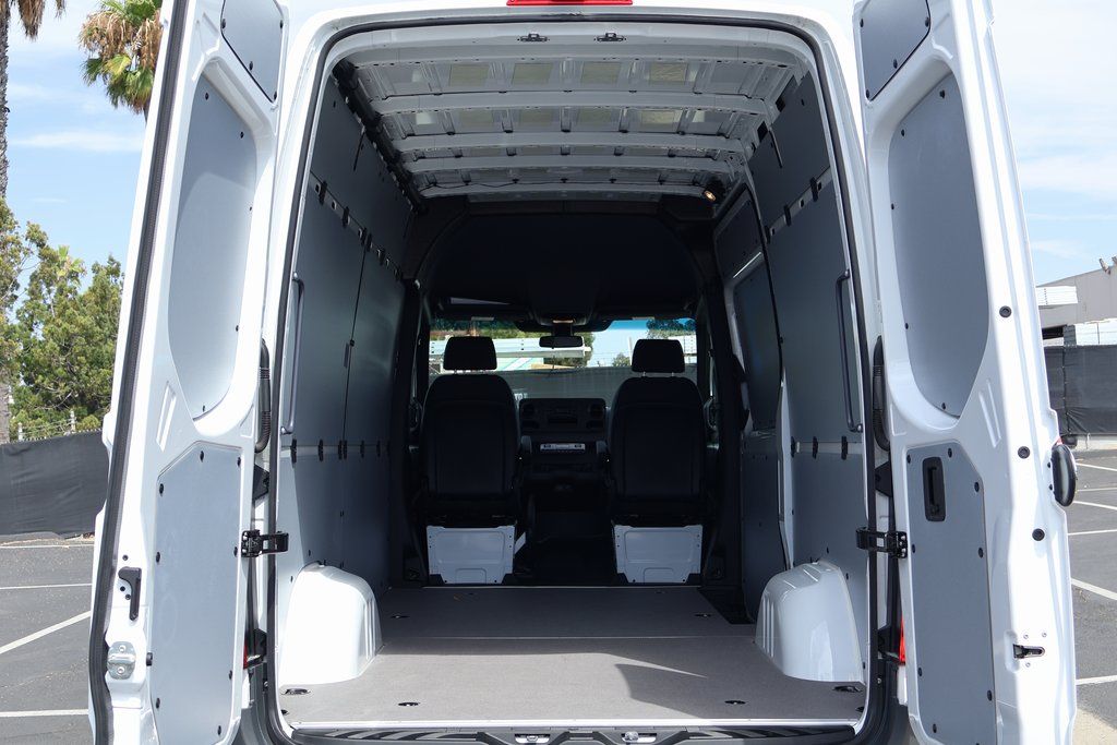 Thumbnail: 2025 Mercedes-Benz Sprinter - 8