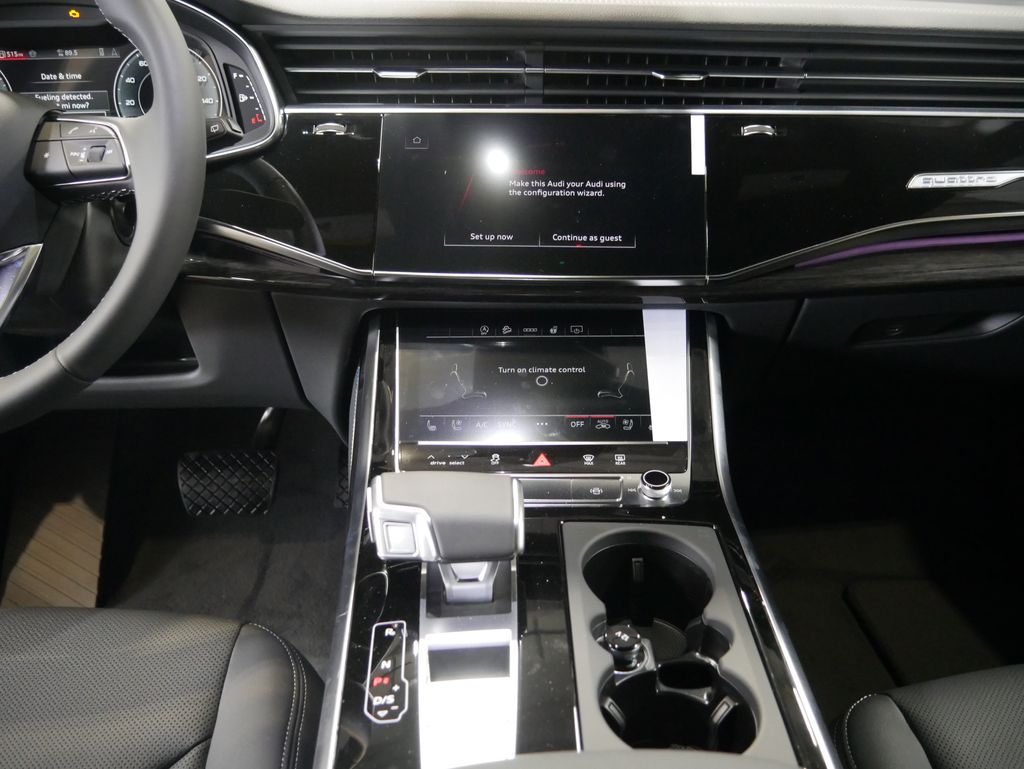 Thumbnail: 2026 Audi Q8 - 24