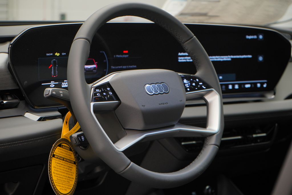 Thumbnail: 2025 Audi Q6 e-tron - 8