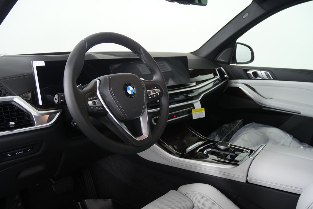 Thumbnail: 2026 BMW X5 - 12