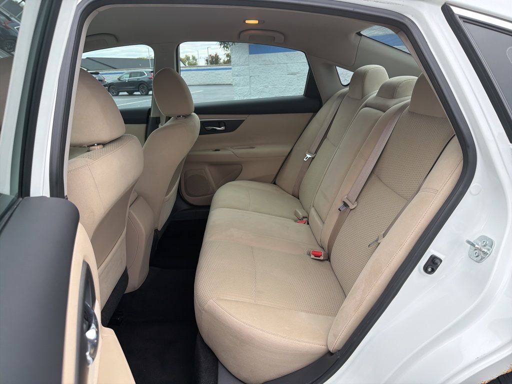 Thumbnail: 2015 Nissan Altima - 18