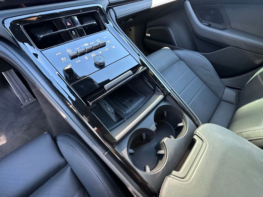 Thumbnail: 2025 Porsche Panamera - 27