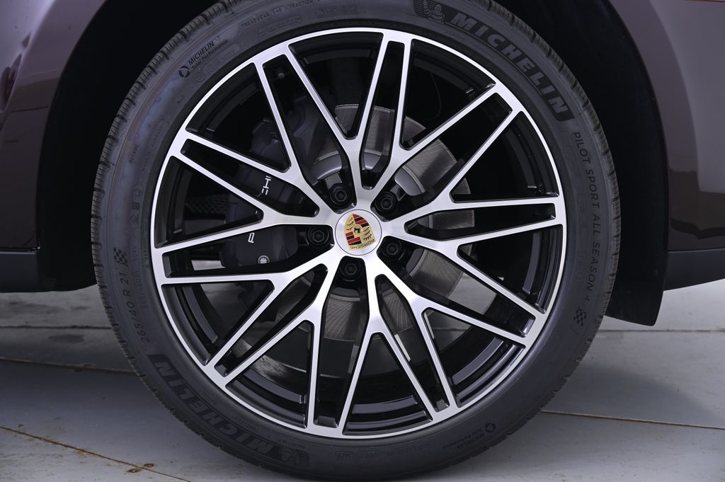 Thumbnail: 2026 Porsche Macan - 14