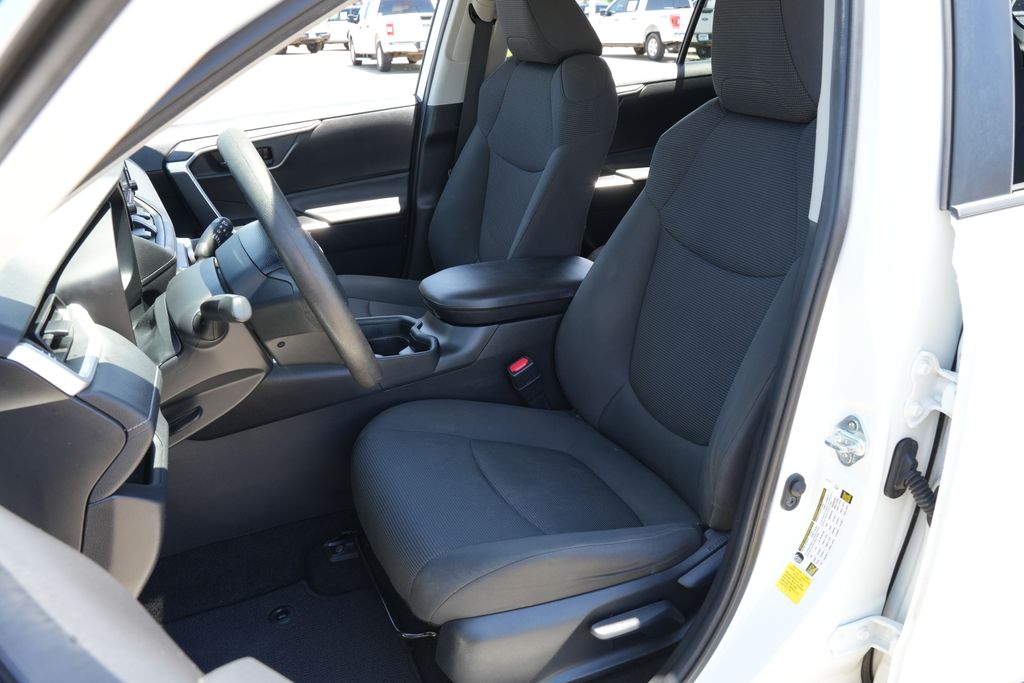 2021 Toyota RAV4 LE White at Baytown Hyundai