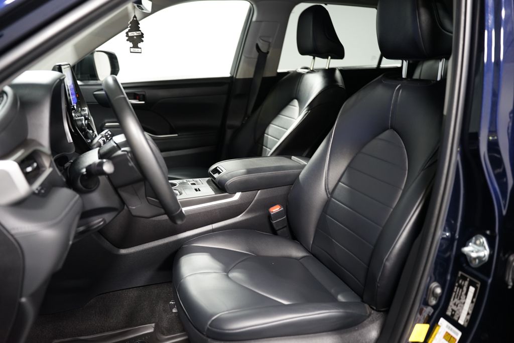 Thumbnail: 2023 Toyota Highlander - 6