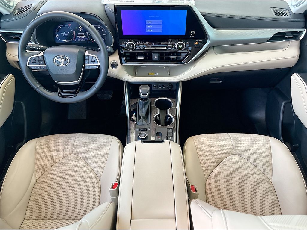 Thumbnail: 2024 Toyota Highlander - 13