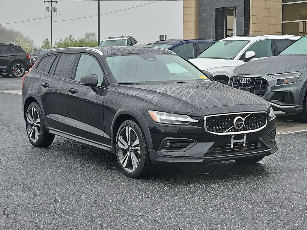 Onyx Black 2025 Volvo V60 Cross Country B5 Plus AWD Wagon All-Wheel Drive Automatic