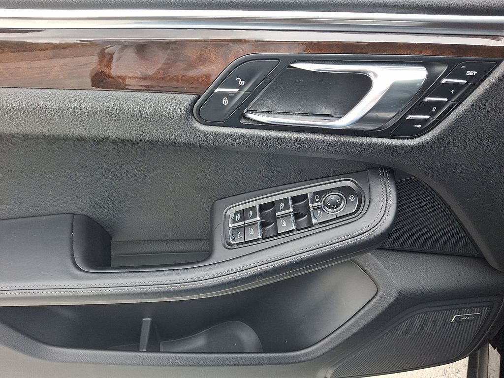 Thumbnail: 2018 Porsche Macan - 16