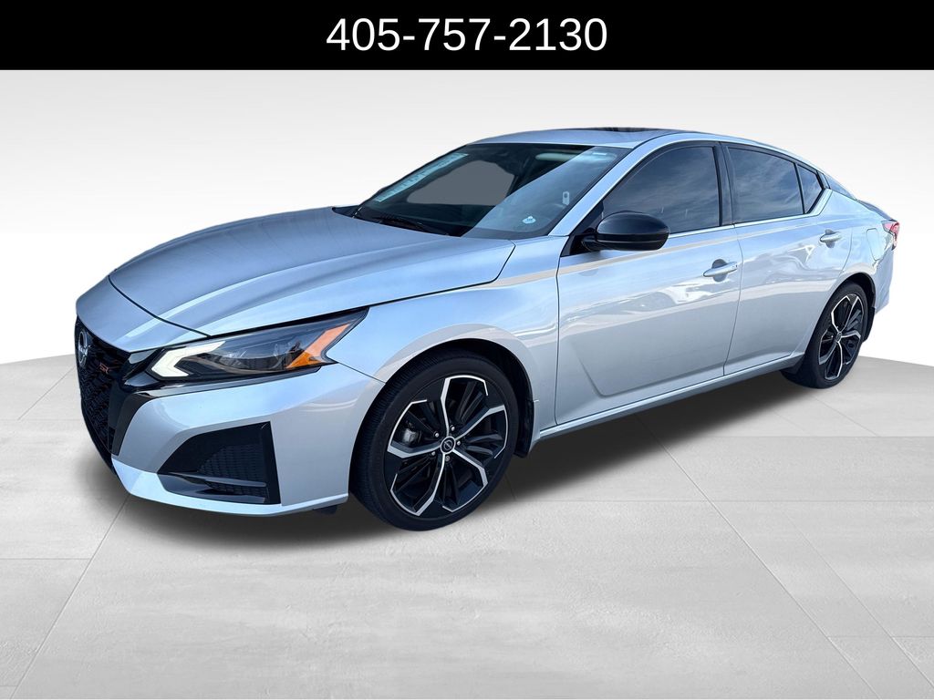 Brilliant Silver Metallic 2023 Nissan Altima Sedan Front-Wheel Drive Continuously Variable Transmission
