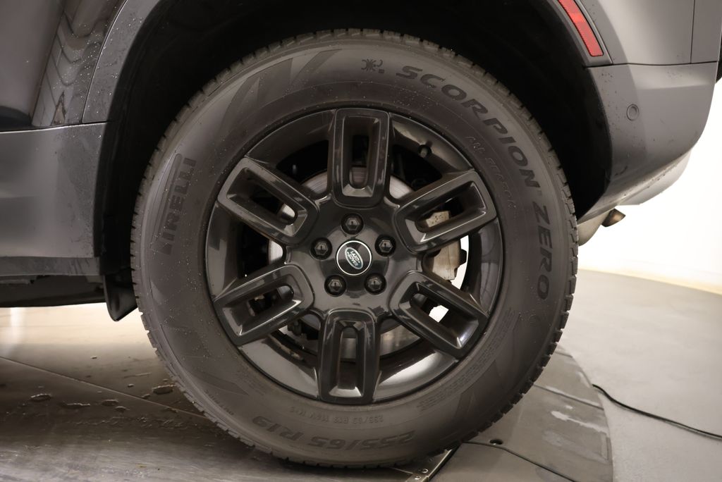 Thumbnail: 2023 Land Rover Defender - 10