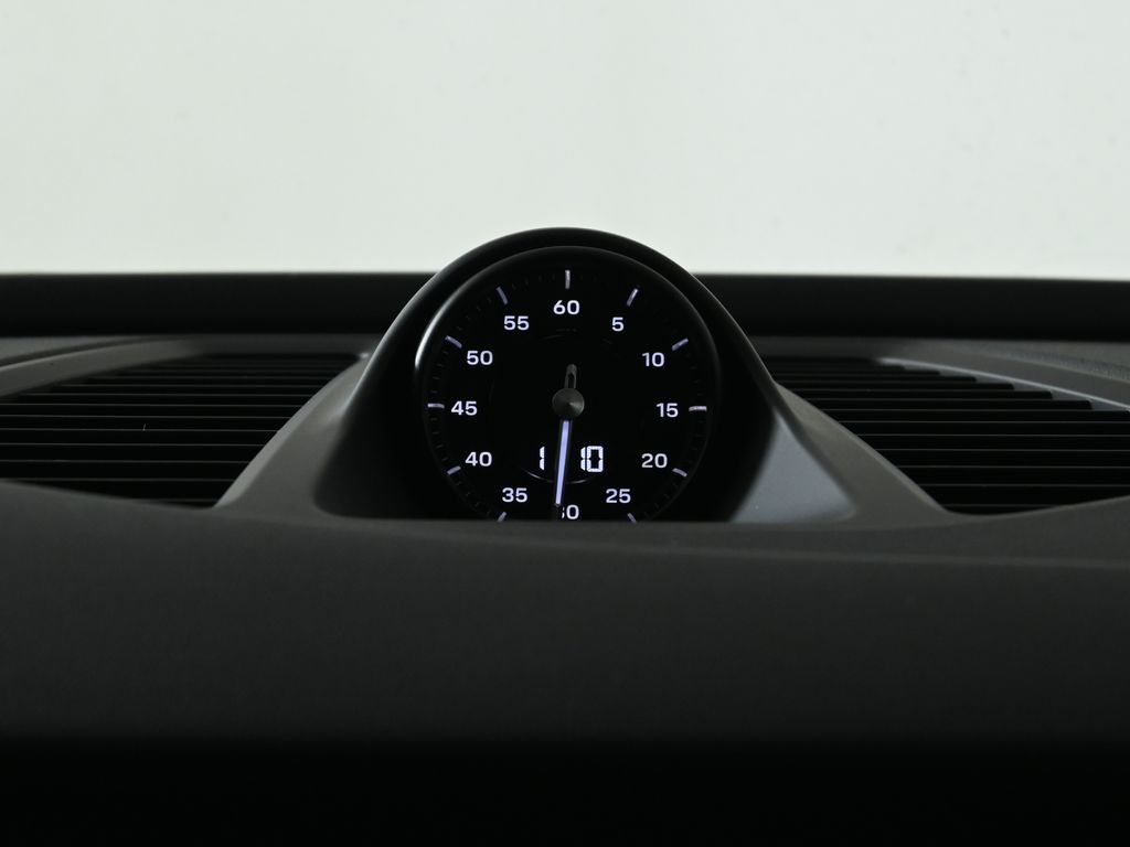 Thumbnail: 2026 Porsche Macan - 22