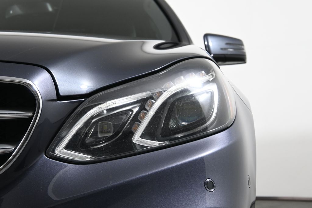 Thumbnail: 2016 Mercedes-Benz E-Class - 10