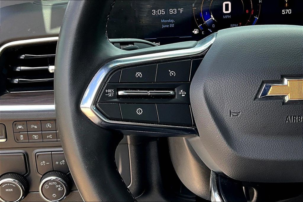 2025 Chevrolet Suburban LT - 11