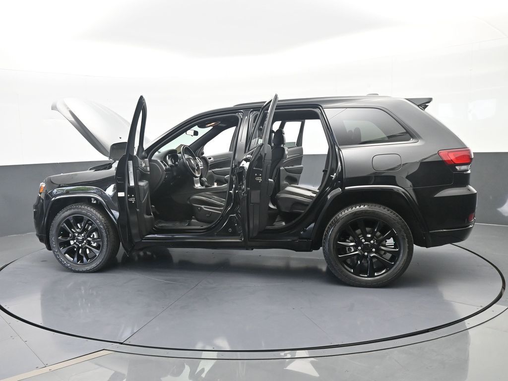 Used 2021 Diamond Black Crystal Pearlcoat Jeep Laredo X image 68