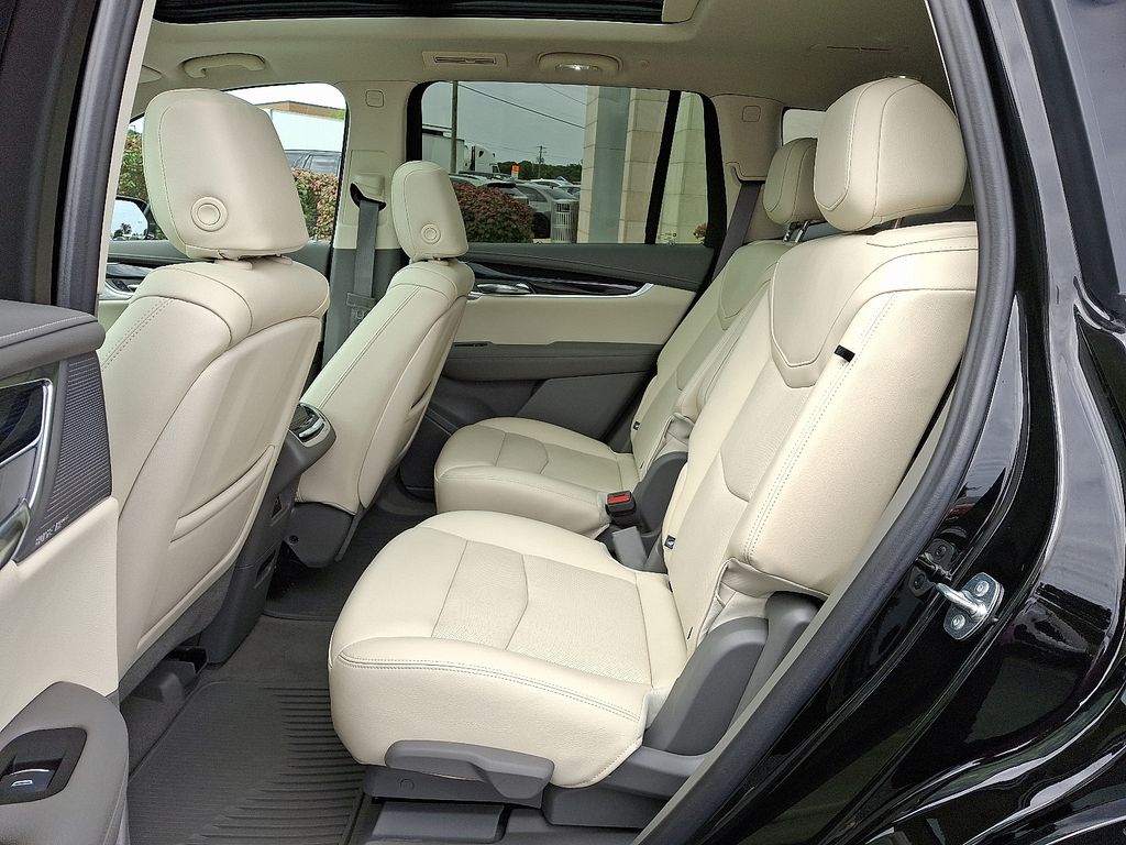 Thumbnail: 2025 Cadillac XT6 - 10