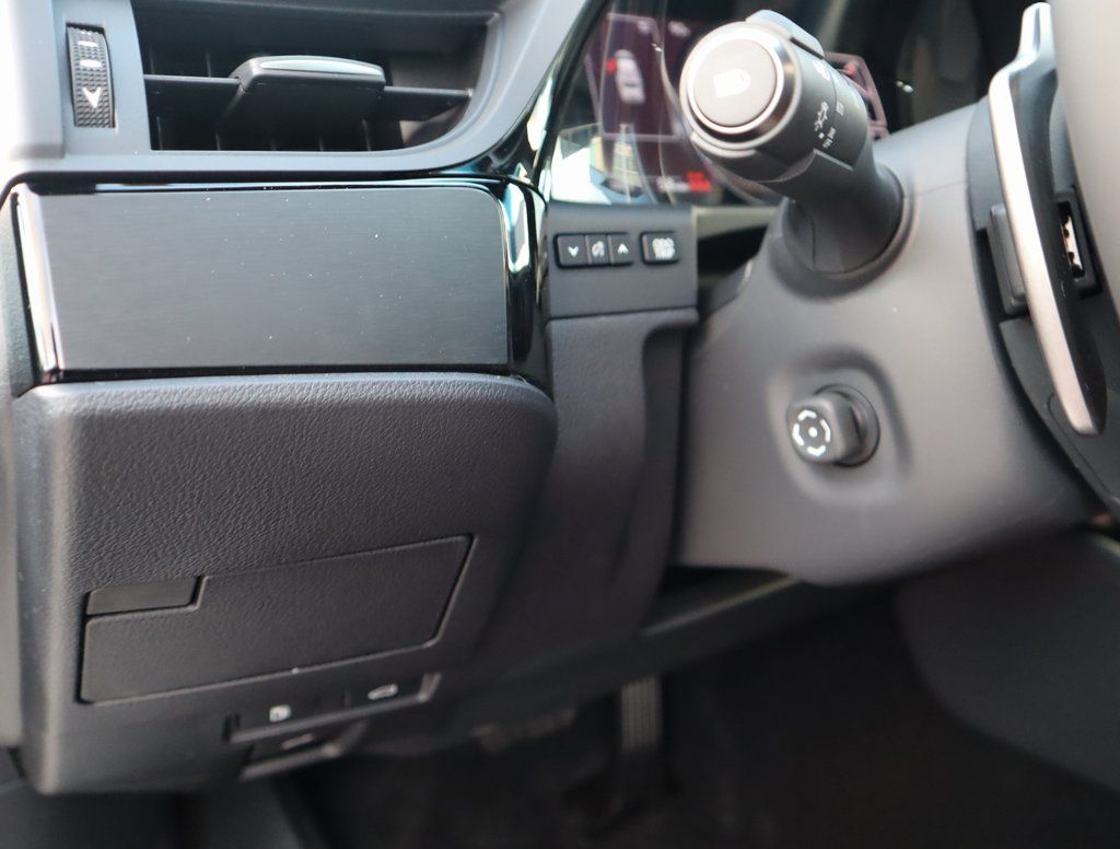 Thumbnail: 2025 Lexus ES - 31