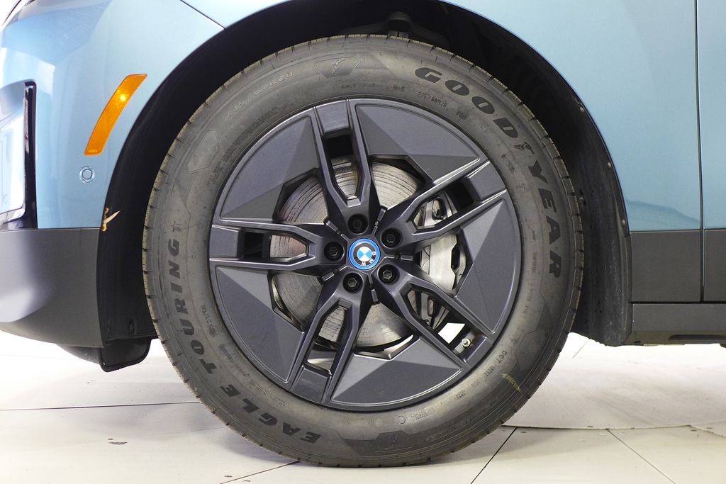 Thumbnail: 2023 BMW iX - 5