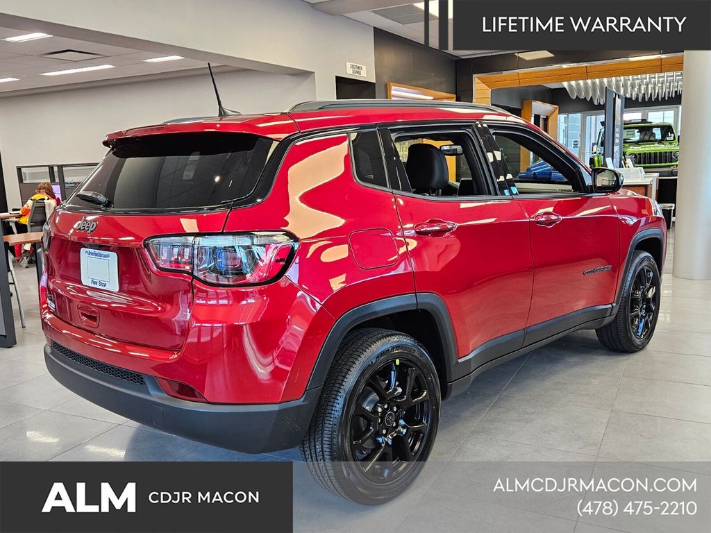 New 2026 Red Hot Pearlcoat Jeep Latitude image 13
