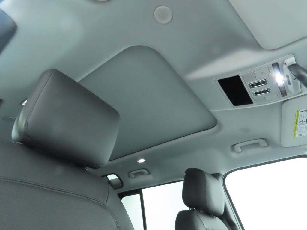 Thumbnail: 2025 Land Rover Defender - 20