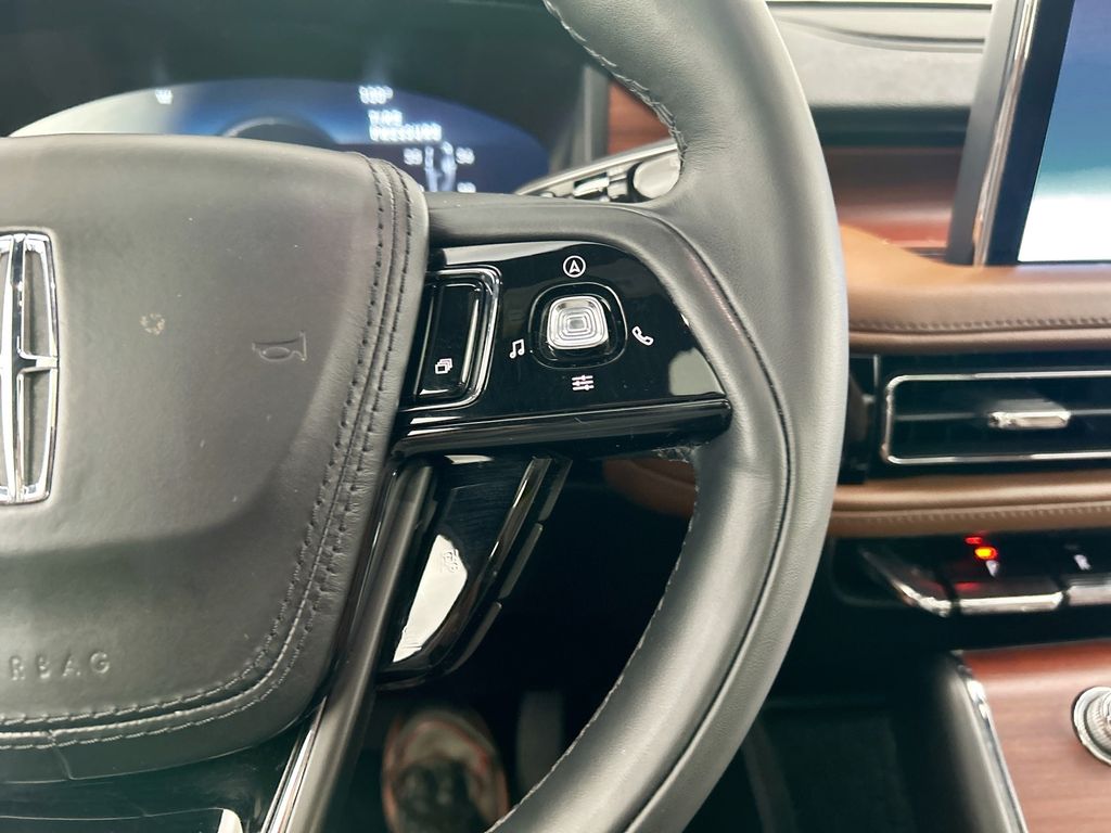 Thumbnail: 2023 Lincoln Aviator - 12