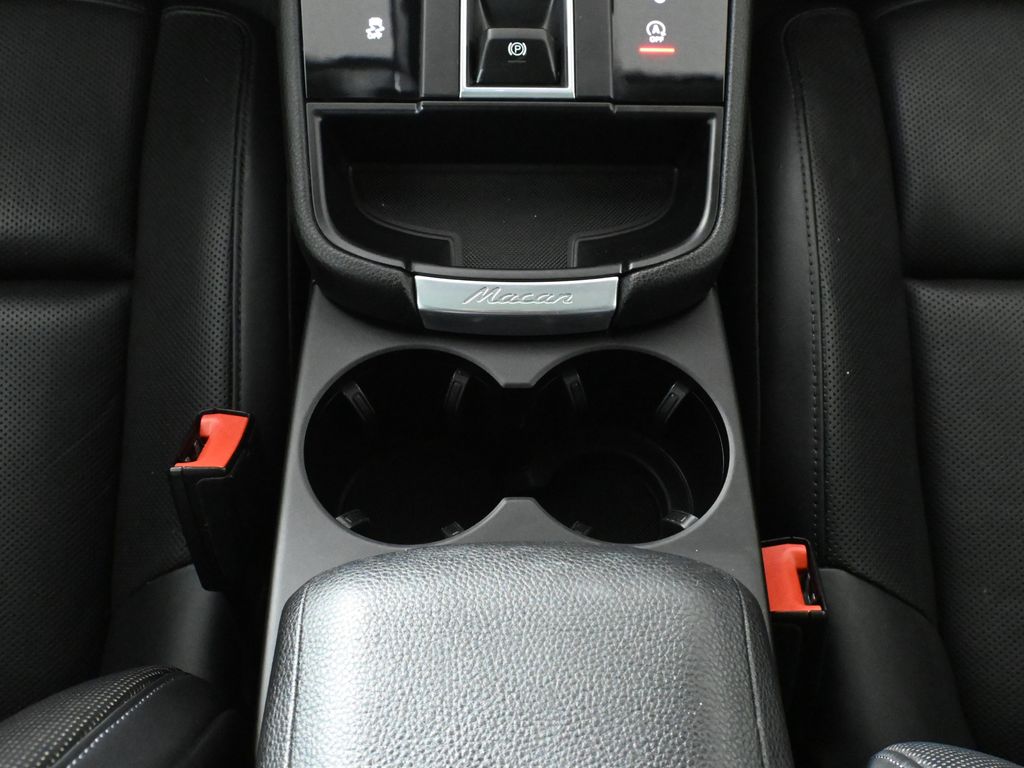 Thumbnail: 2022 Porsche Macan - 27