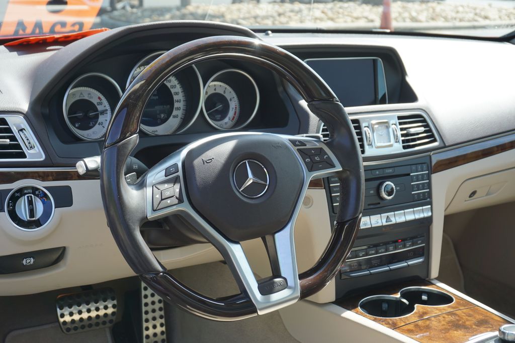 Thumbnail: 2016 Mercedes-Benz E-Class - 8