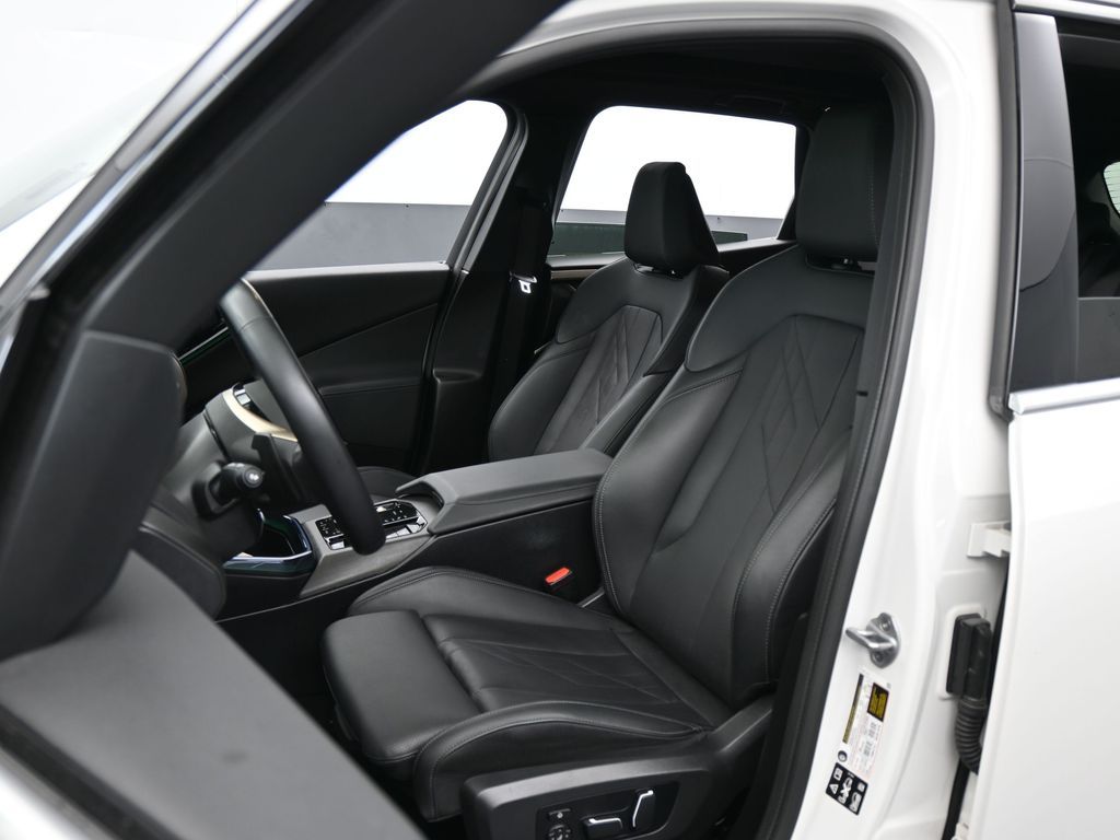 Used 2025 White Metallic BMW 30 xDrive image 10