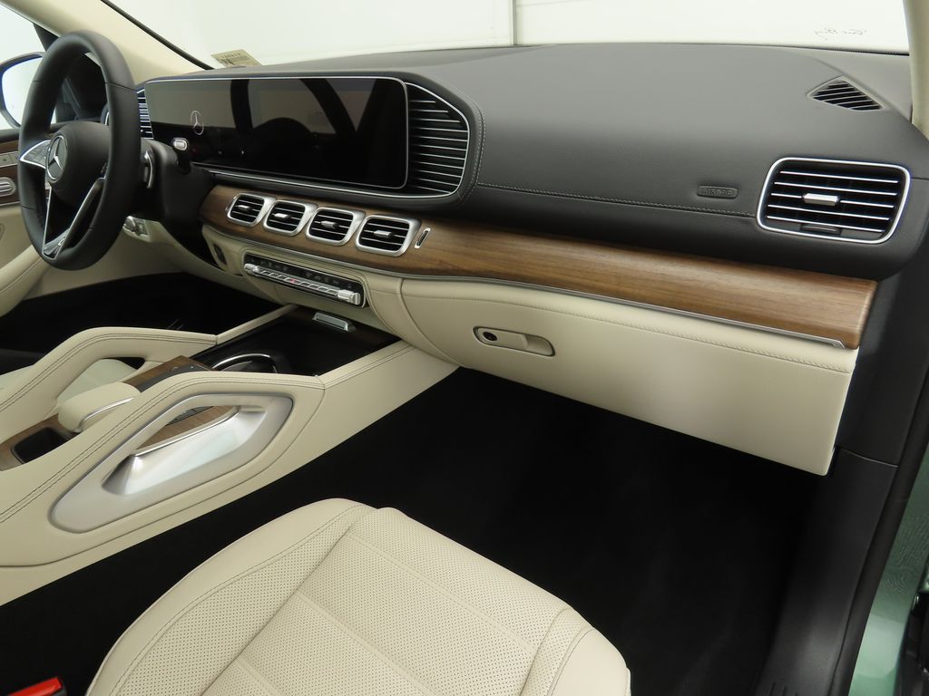 Thumbnail: 2026 Mercedes-Benz GLE - 17