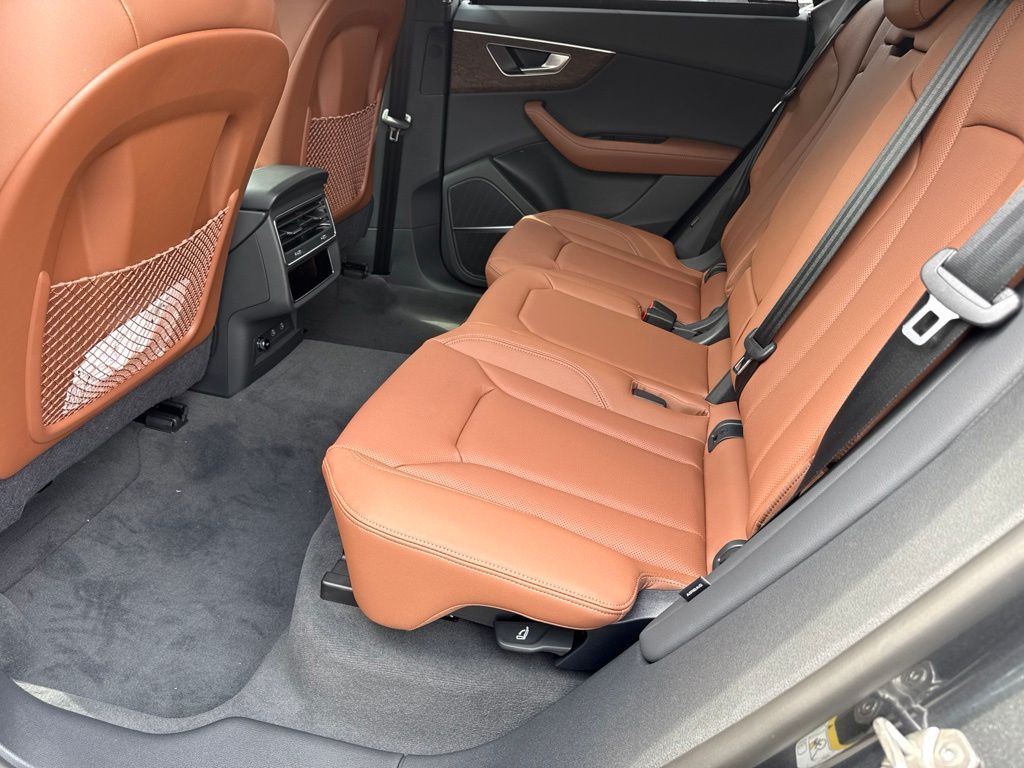 Thumbnail: 2027 Audi Q8 - 17