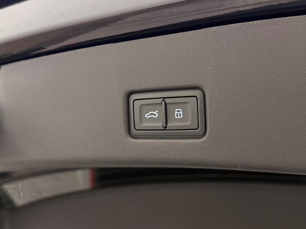 Thumbnail: 2022 Audi Q4 e-tron - 27