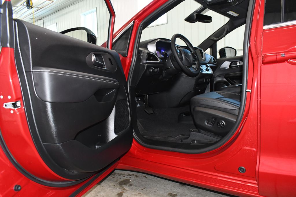 Used 2026 Red Chrysler Select image 15