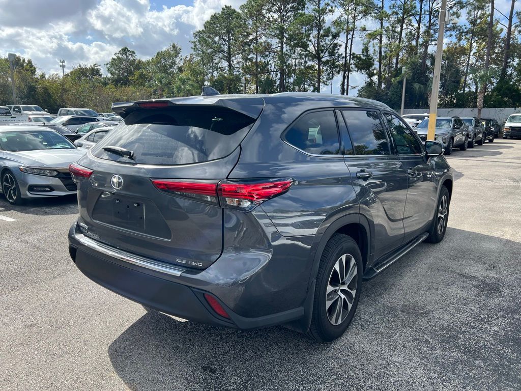 2022 Toyota Highlander XLE 4